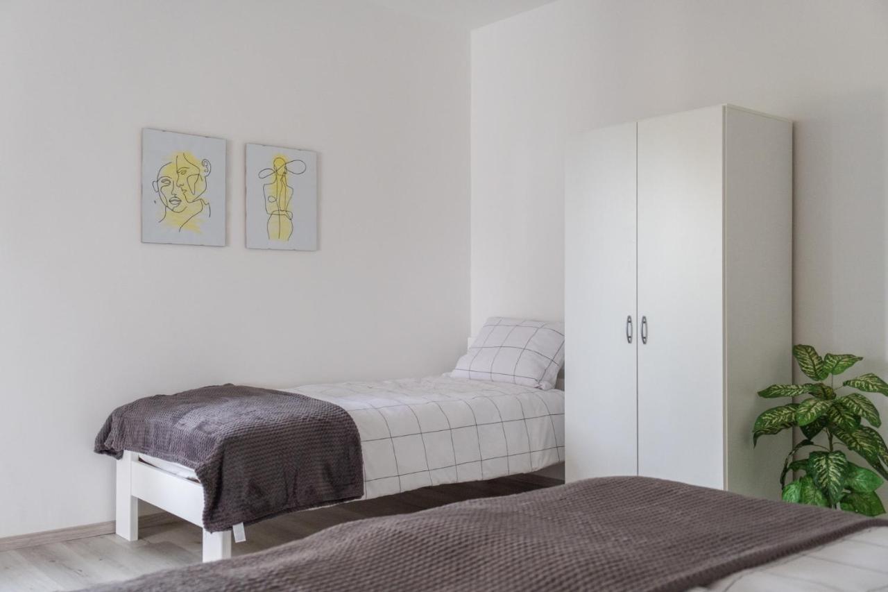 Apartma Oddih Dutovlje Buitenkant foto
