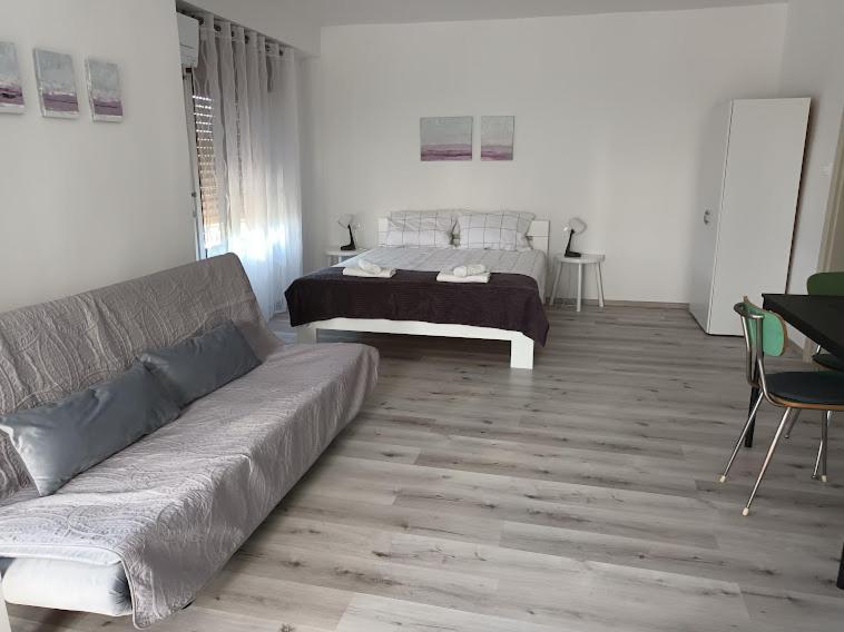 Apartma Oddih Dutovlje Buitenkant foto
